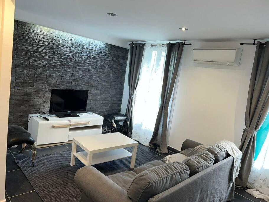 Grand Appartement Climatise Et Fonctionnel Marseille Exterior photo