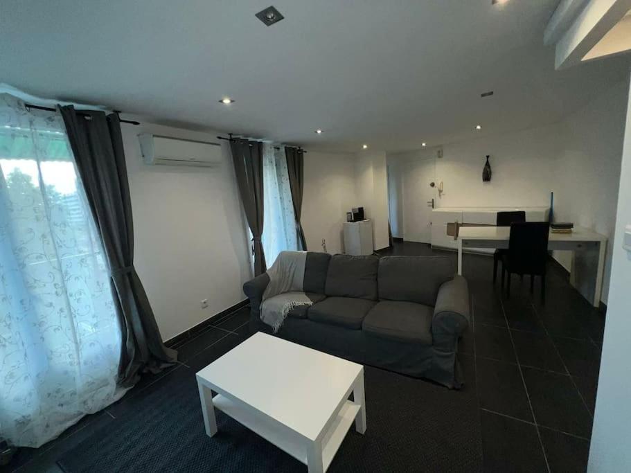 Grand Appartement Climatise Et Fonctionnel Marseille Exterior photo